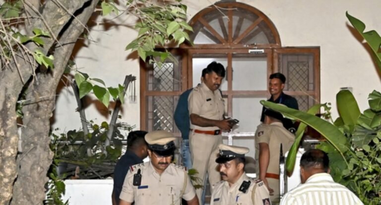 ‘आई किल्ड द मॉनस्टर’, पूर्व DGP के मर्डर के बाद पत्नी ने अपने दोस्त को कॉल करके कही ये बात