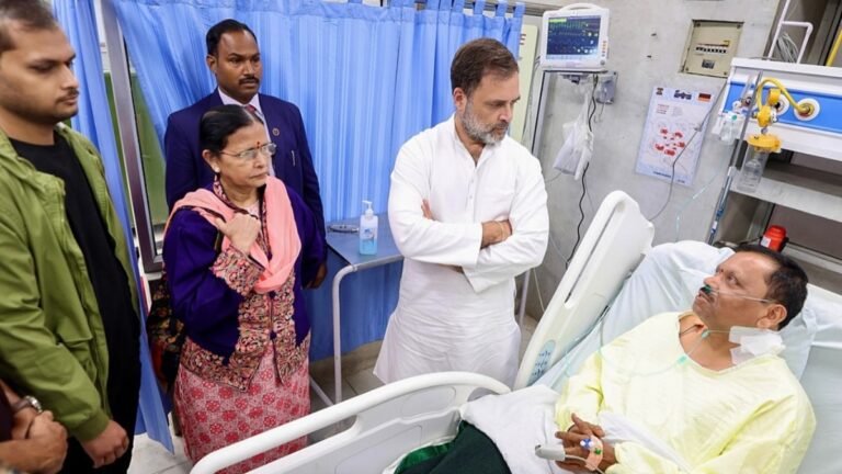 राहुल गांधी ने की पहलगाम हमले के पीड़ितों से मुलाकात, बोले- ‘टेरर अटैक के पीछे हमें बांटने की मंशा’